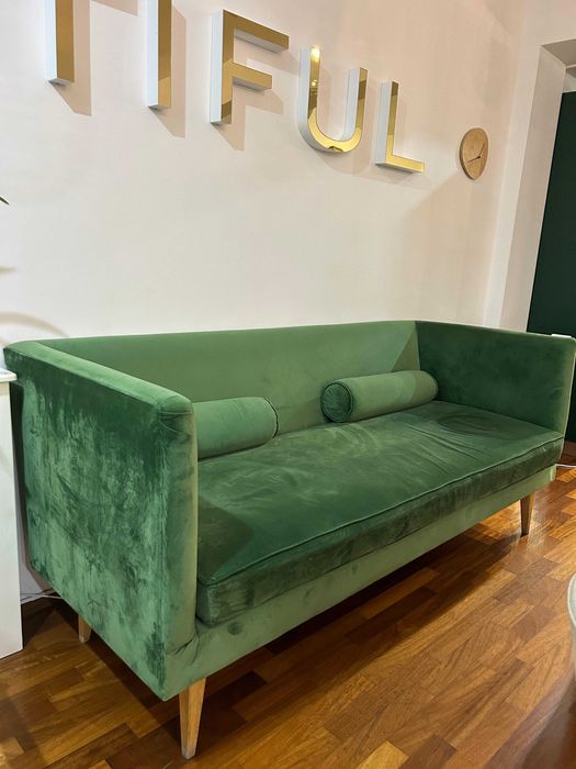 Canapea verde din catifea