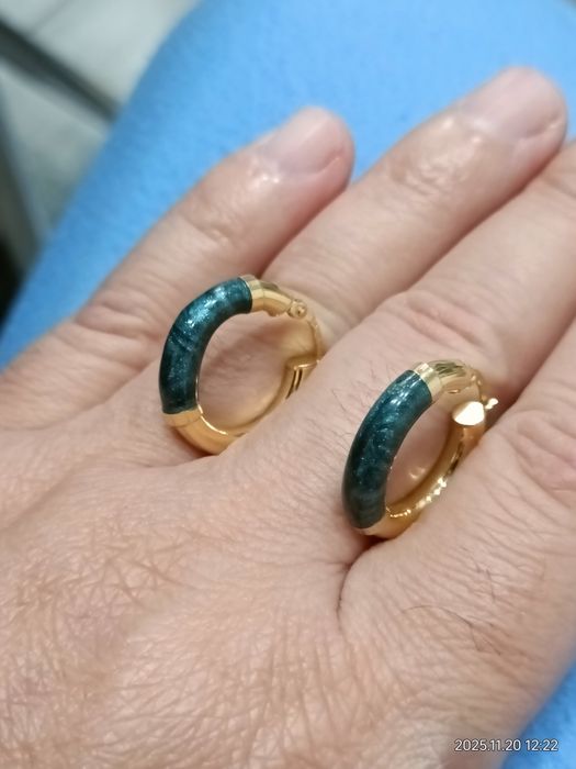 Vind cercei din aur cu email verde