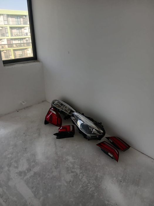 Vand faruri fata st si dr si faruri spate st si dr pentru BMW x5 f15