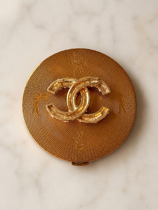 Chanel Брошка златен цвят с перли