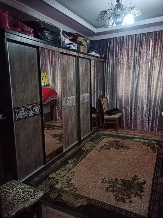 Чилонзор 11 мавзеда 2 хона уй сотилади.