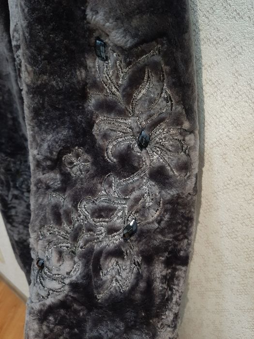 Продам шубу из мутона, 52 размер