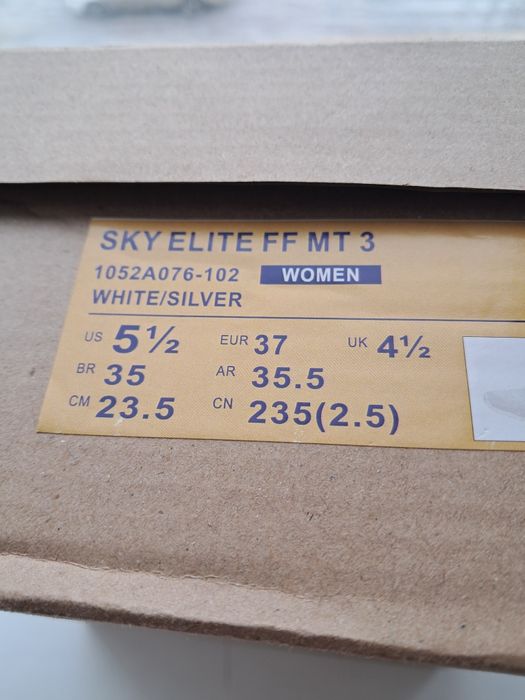 Продам кроссовки волейбольные