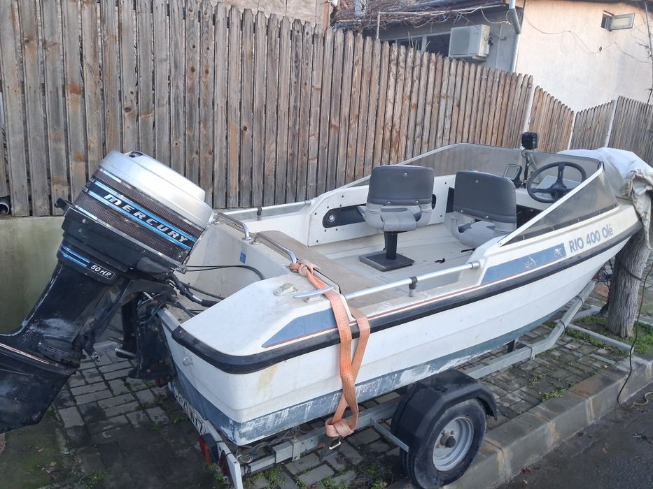 Barca Rio OLE 400 cu motor și peridoc