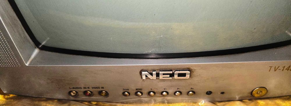 Продавам напълно работещ и запазен цветен телевизор с кинескоп NEO (модел TV-1451TX).