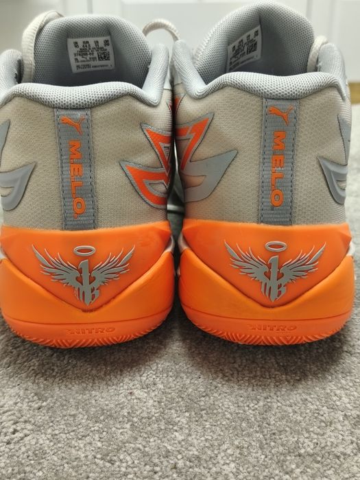 Adidasi foarte comozi la mers