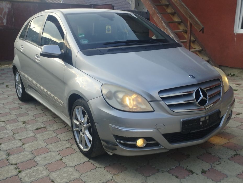 Vând Mercedes B200