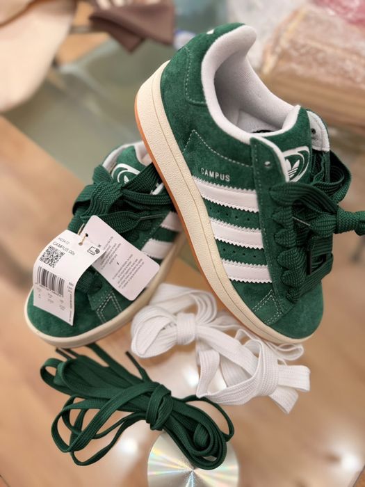 Продам новые кроссовки Adidas