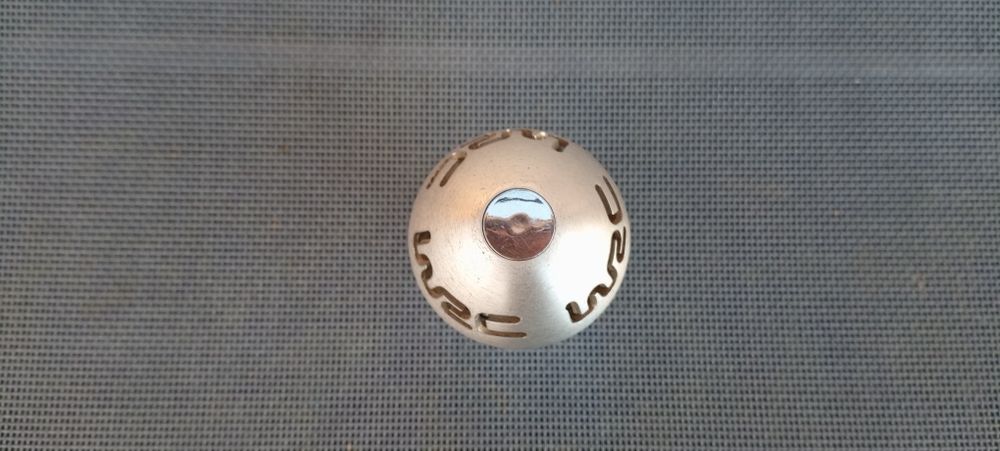 nucă de schimbător de viteze universală WRC din aluminiu. 
Mat