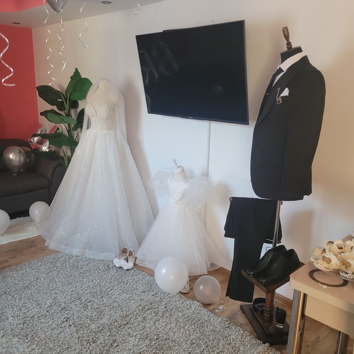 Inchiriez corturi evenimente!
Inchiriez vesela completa evenimente! 
I