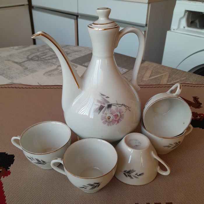 Порцеланов сервиз за греяна ракия