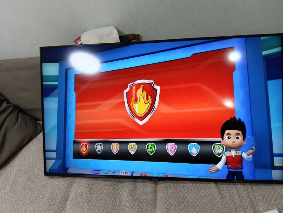Продам телевизор 43 smart tv