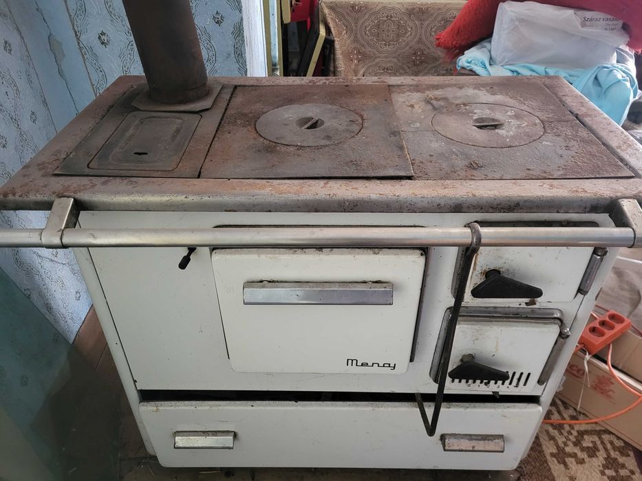 Soba de gatit cu plita si cuptor