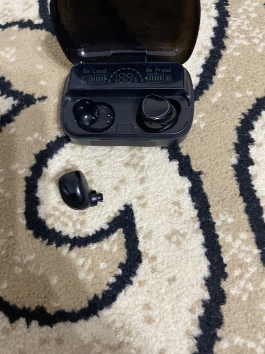 Красивый наушник