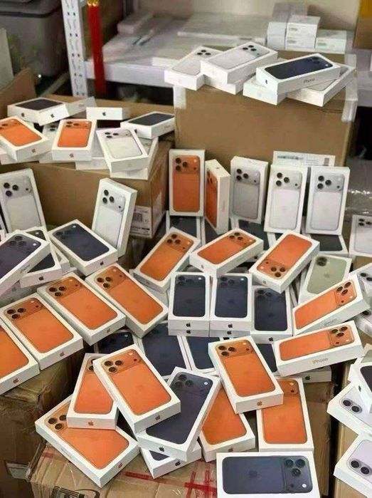 Коробки от Apple 17 Pro Max