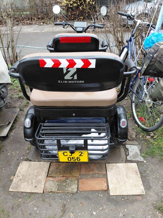 Vand triciclu electric pentru 3 persoane