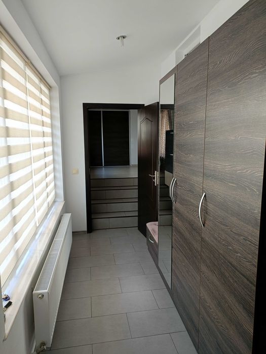 Vând apartament parter cu extindere.