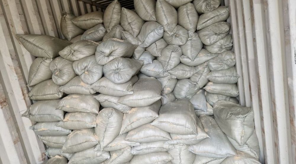 Опилки в мешках фасованные