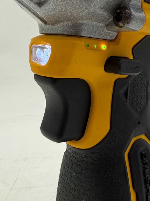 Винтоверт аккумуляторный ROLF TOP-1601, 2500 об/мин, 200 Н·м, 260 Вт