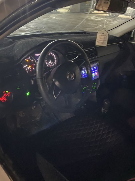 Продам машину срочно шкода рапид