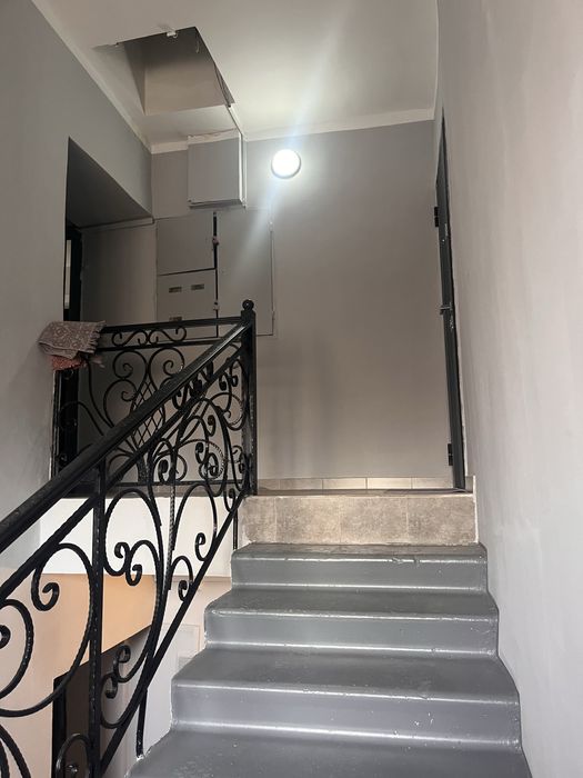 Ц-5, 2/4/4, напротив финансового института.