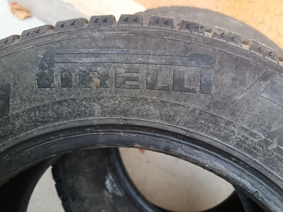 Продам шины шипованные 195/65R15 две штуки.