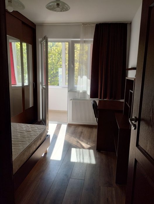 Închiriez apartament cu 2 camere