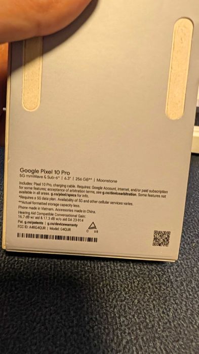 Google Pixel 10 Pro 256GB Moonstone - перфектен, 97% батерия + Spigen