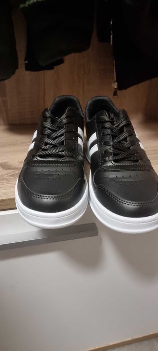 Черни маратонки нови