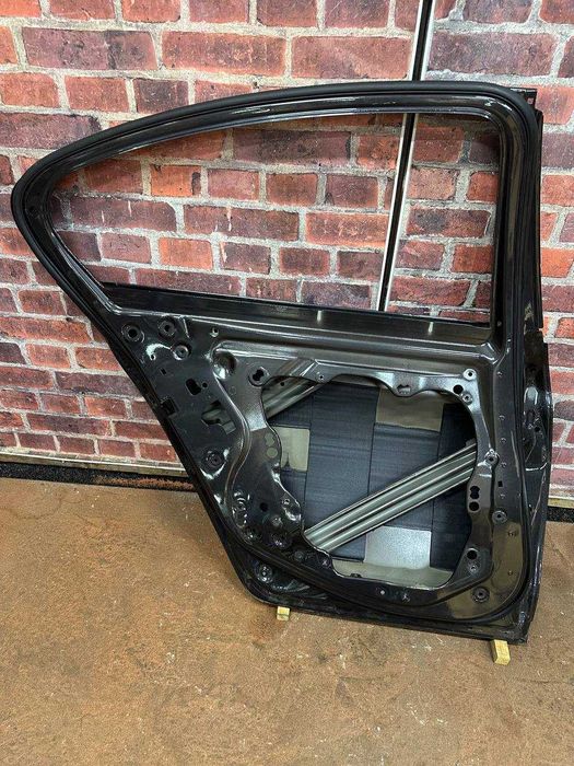 Usa stanga spate BMW g30