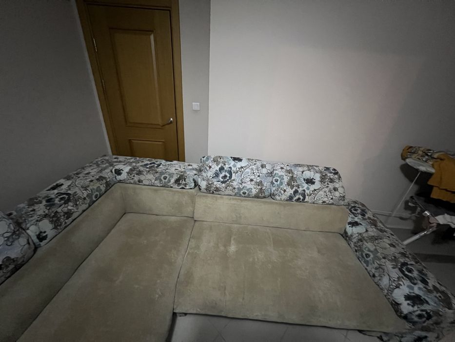 Ъглов диван с лежанка и ракла, разтегаем