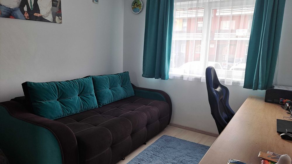 Proprietar . Vand apatament cu 2 camere.