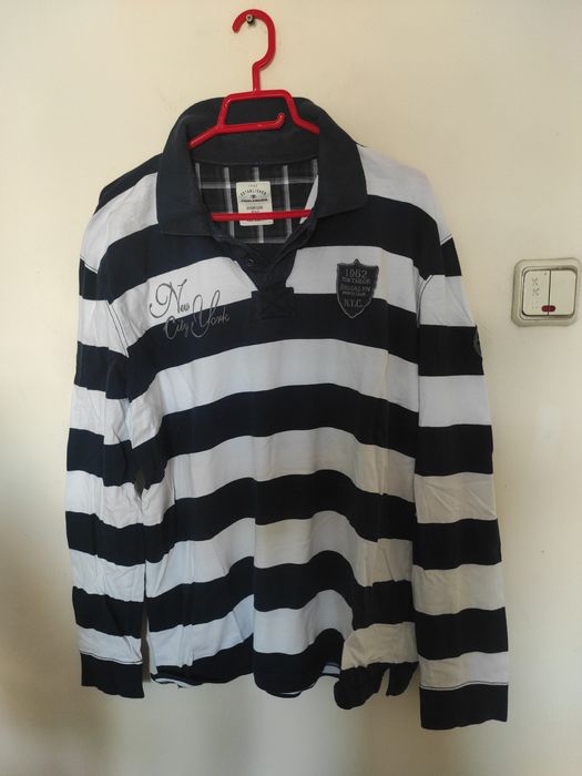 Tricouri diferite mărimi, diferite modele