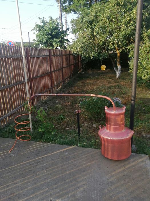 Vând cazan cupru vechi 65litri. Cazanul este greu, are gol. Imbin
