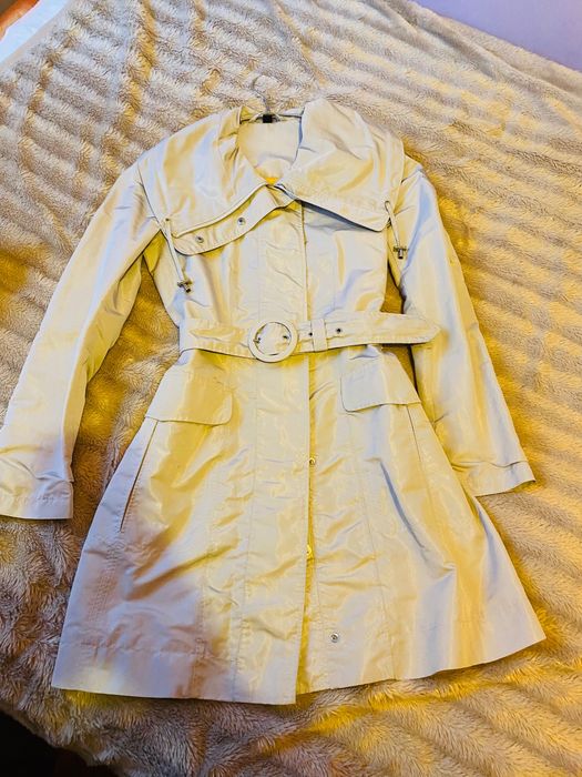 Trench din fâs bun și pt ploaie