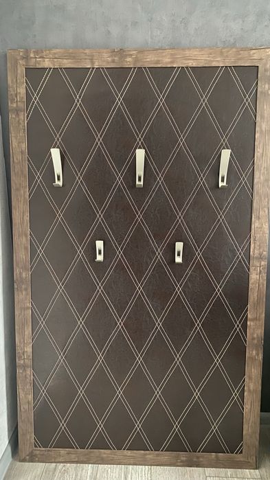 Продам вешалку и шкафчик для обуви в комплекте за 70000.Качество огонь