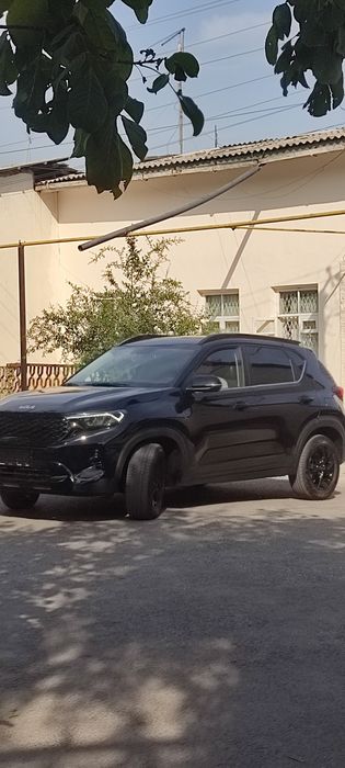 Kia Sonet sotiladi. Black piano qoraytirilgan zavoddan.