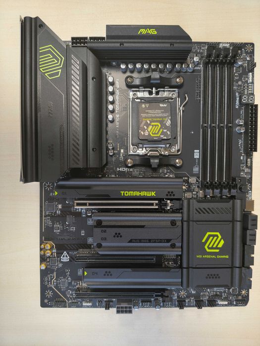 Дъно MSI MAG X870E Tomahawk WiFi – Сокет АМ5