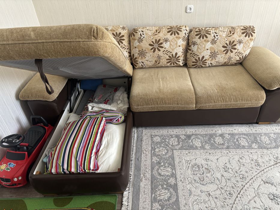 Диван с оттоманкой