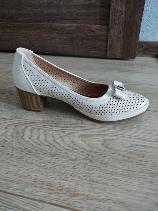 Продам женские туфли