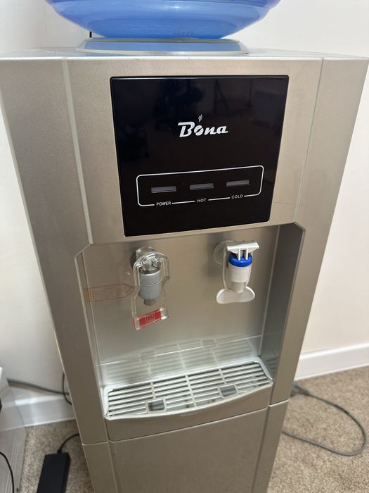 Кулер все работает кипятит холодит