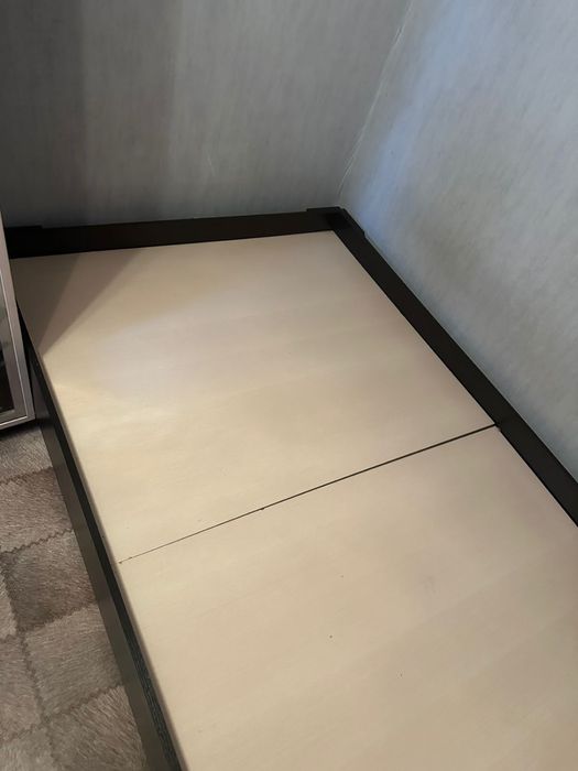 Продам кровать полуторка