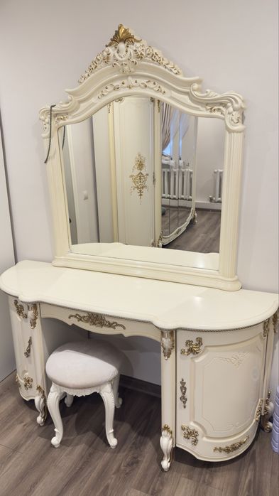 Гарнитур в хорошем состояние, торг