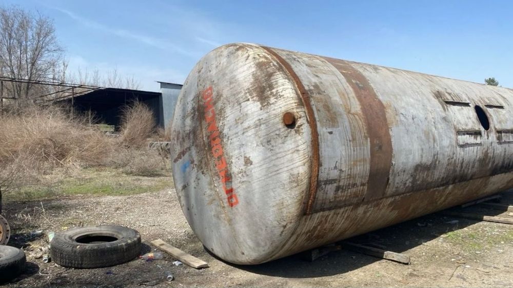 Цистерна вагонная старого типа 54 кубовая.