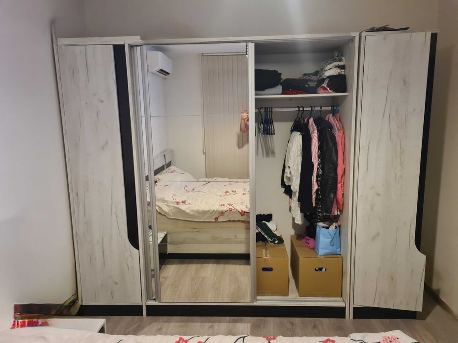 Продавам спален гардероб