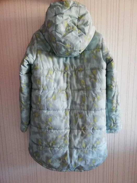 Продам зимнюю куртку на девочку