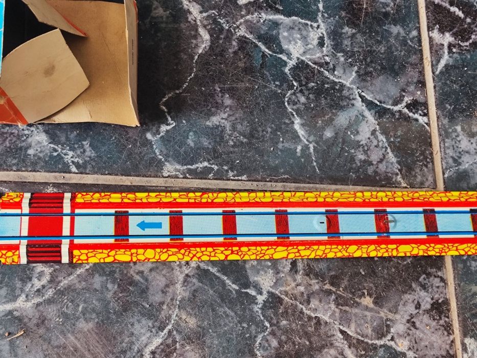 ламаринена играчка влакче