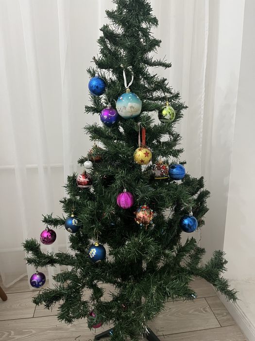 Продам искусственную елку