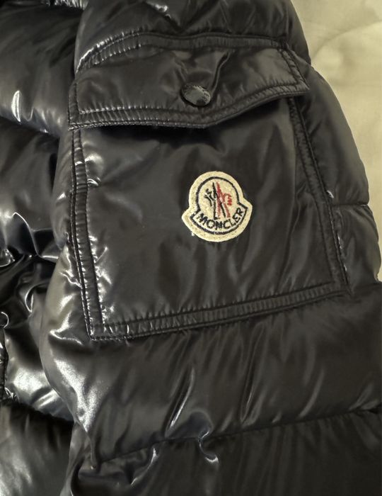 Глянцевая куртка Moncler. NFC