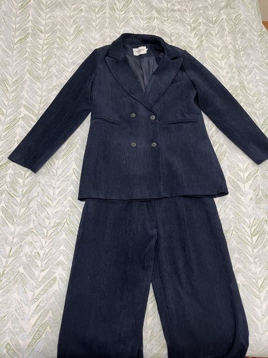 Элегантный женский костюм: пиджак и брюки почти новые